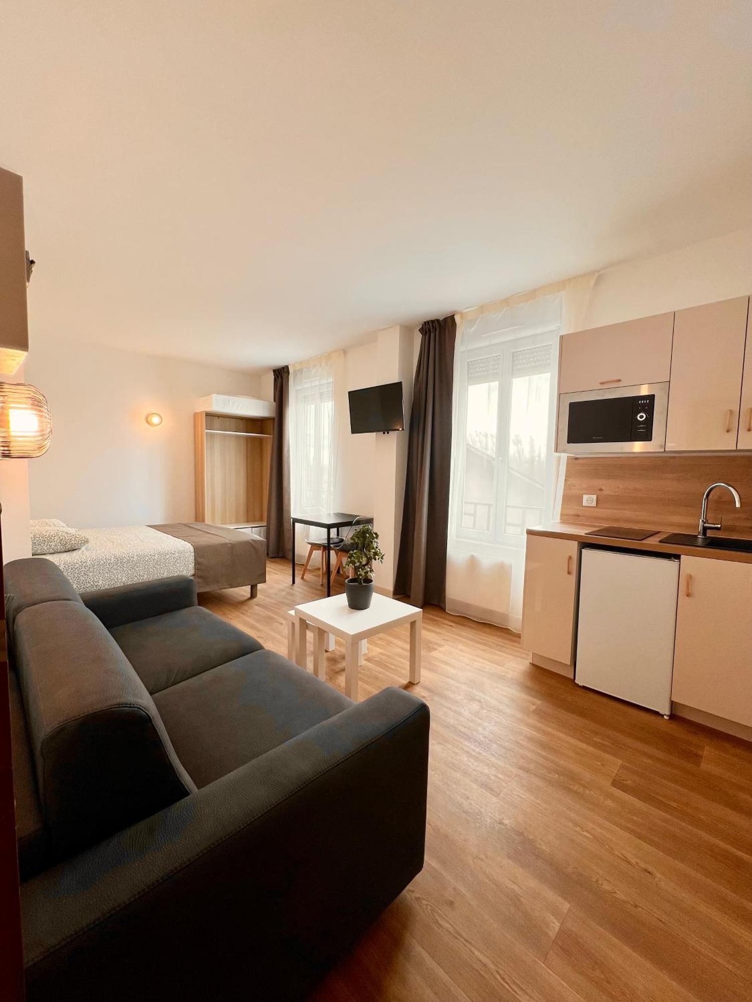 Studio 4 Pers Face Gare Sncf Appart Hotel Le Cygne D4 Бурж Екстер'єр фото